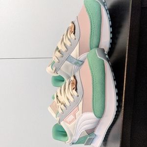 GIRLS' BIG KIDS' PUMA X ANIMAL CROSSING: NEW HORIZONS FUTURE RIDER CASUAL SHOES